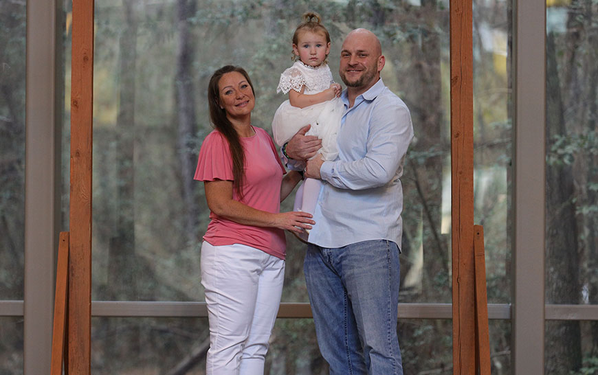 Dana Goldsmith standing with her husband, Aaron, and their youngest daughter, Delaney Mason