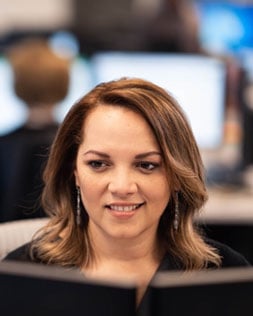 <span>third-party logistics program manager analyzing data and managing logistics operations. </span>